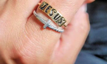 Cross stacker ring